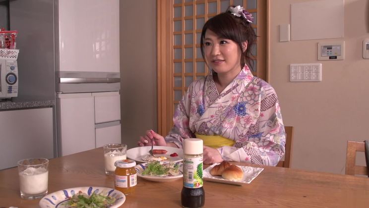 Восхитительная азиатка Рёка Шинода в XXX-сцене с эякуляцией.