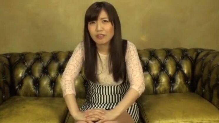 Восхитительная японская красотка воплощает в себе свои фетишистские мечты.