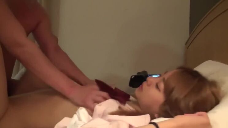 Божественная восточная шлюха в настоящем жестком видео с трахом.