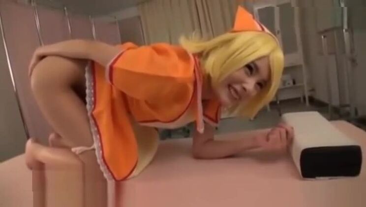 Пикантная восточная леди в красивом косплей-порно