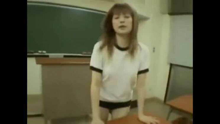 Соблазнительный японский пирог становится объектом массового букаке.