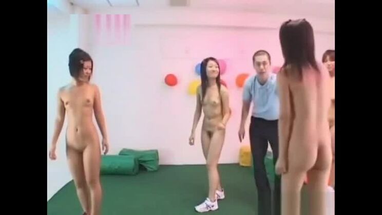 Очаровательная японская красотка в очень хардкорной порно-сцене