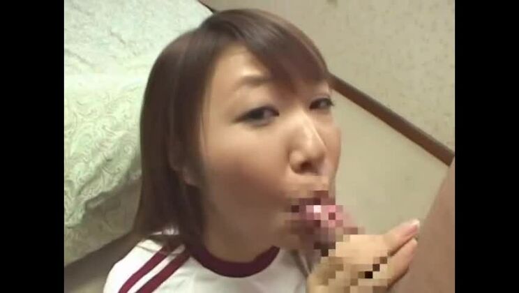 Очаровательная японка Рё Киёхара просит кончить ей на лицо.