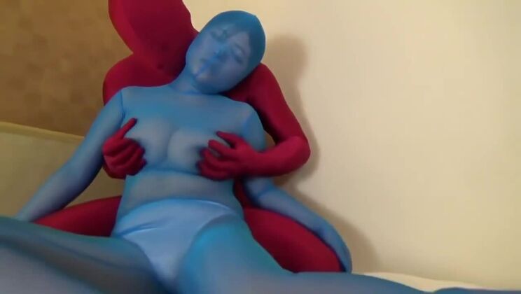 Сексуальная пышногрудая японка в пикантном порно-видео