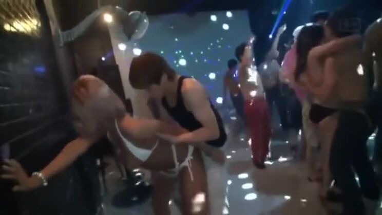 Божественная восточная леди