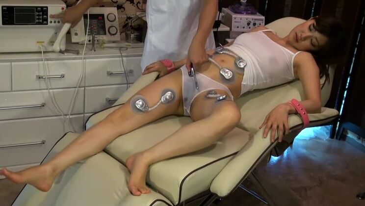 Сочная восточная шлюха выступает в потрясающем любительском порно-видео.