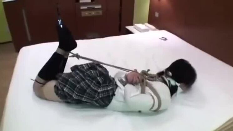 Восхитительная японская девушка в фетиш-порнофильме