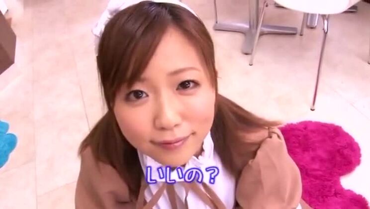 Соблазнительная азиатская сучка с маленькой грудью, демонстрирующая потрясающий фетиш-порно.