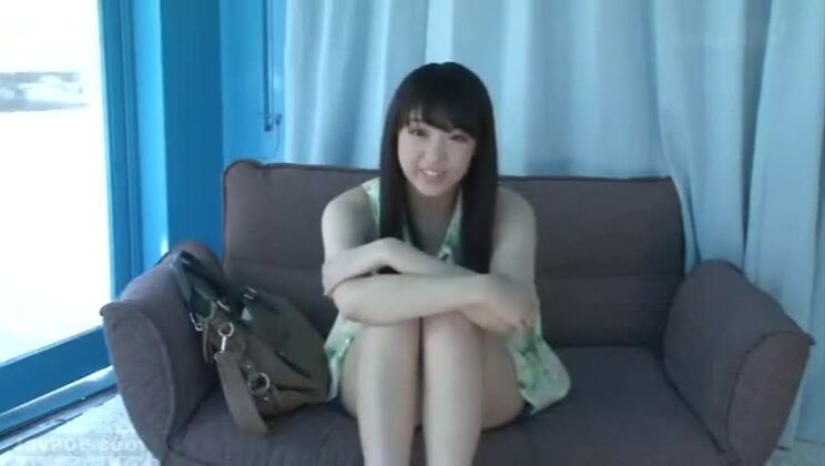 Милая японская шлюшка занимается невероятным любительским сексом.