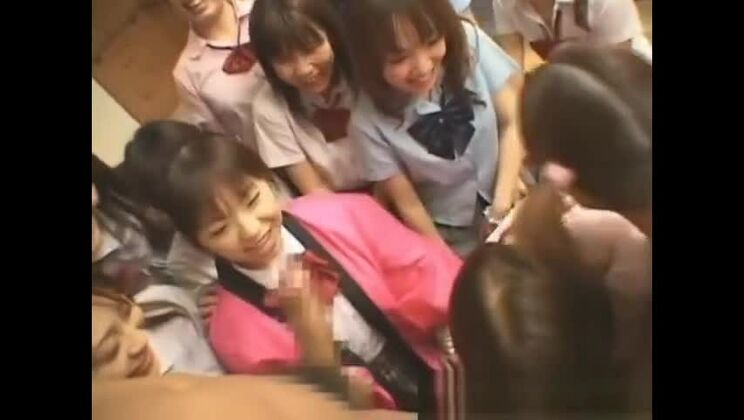 Невероятный японский хардкор в настоящем хардкорном выступлении.