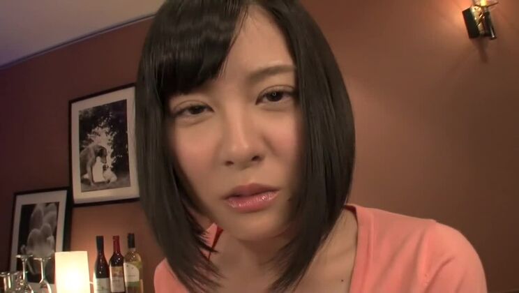 Спокойная японская дама получает извращенный массаж