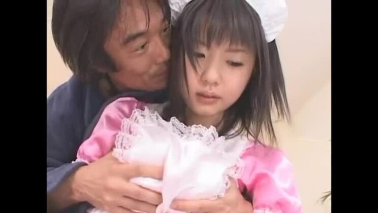 Ослепительная японская распутница занимается невероятным любительским сексом.