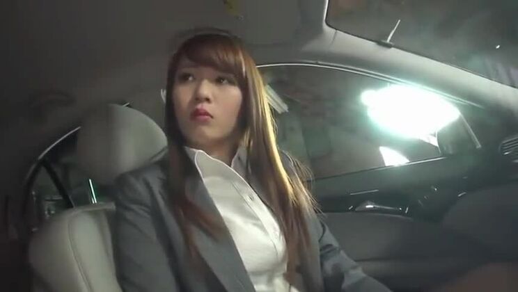 Невероятная восточная распутница принимает душ из спермы.