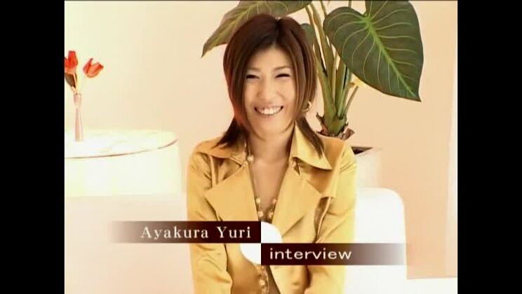 Джинсовая рыжеволосая японка в настоящем любительском порно-видео.