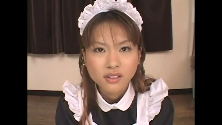 Горячая японка обожает минет.