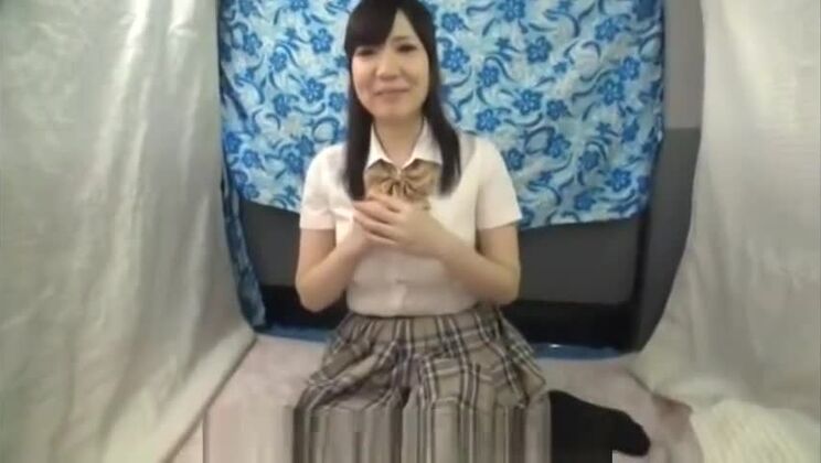 Привлекательная восточная шлюха в фетиш-порно.