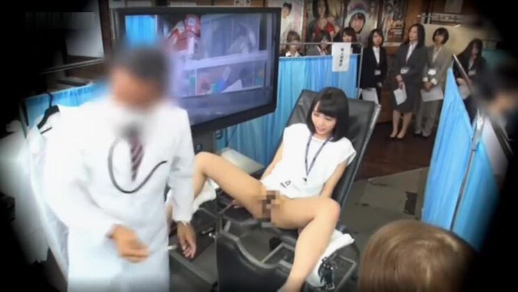 Горячая пышногрудая японская девушка