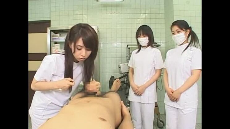 Восхитительная японка Юка Осава катается верхом и занимается диким групповым сексом.