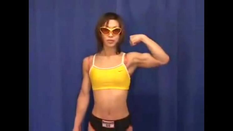 Великолепная плоскогрудая восточная леди, которую очень жестко трахают