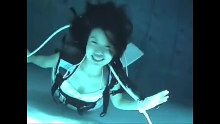 Красивая японская девушка наслаждается горячим косплеем в стиле XXX.