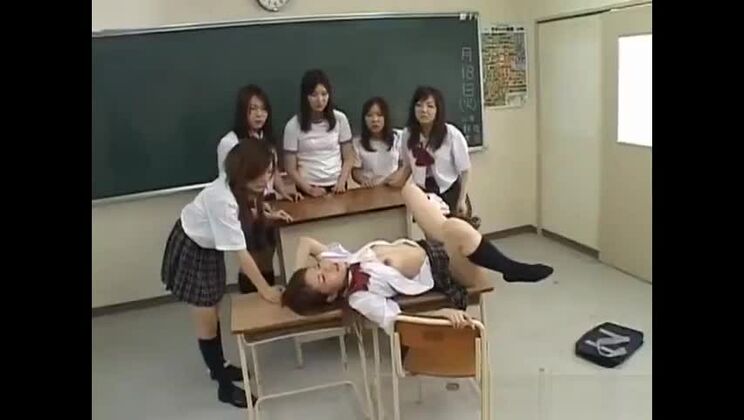 Невероятно пышногрудая японка обожает букаке.