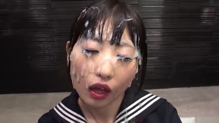 Очаровательная азиатская проститутка выступает в букаке XXX видео