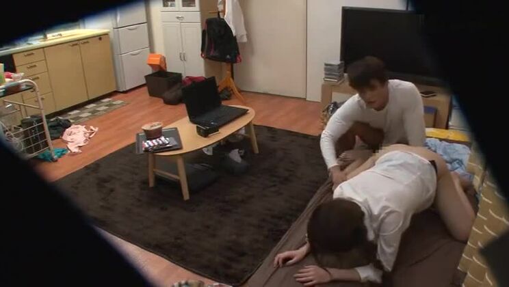 Японская девушка с пышной грудью