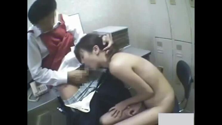 Изысканная японская девушка в любительском порно-видео.