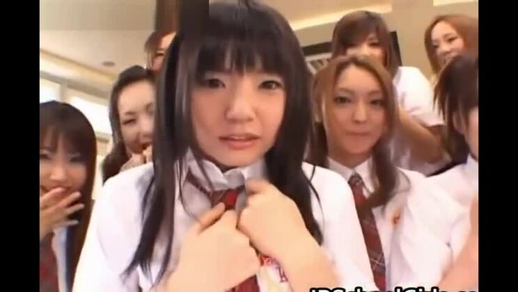 Горячая азиатская девушка