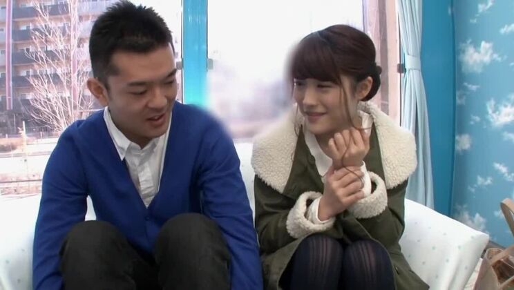 Привлекательная японская красотка в фетиш-порно видео