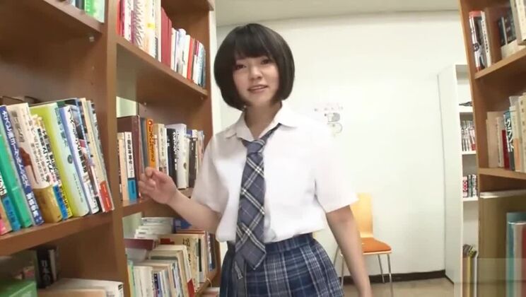 Неземная азиатская красотка выступает в потрясающем любительском секс-видео.