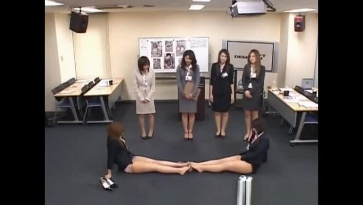 Красивая японская проститутка в очень горячем хардкорном видео.