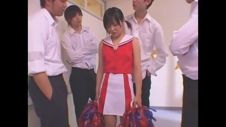 Красавица восточной внешности Мику Хошино воплощает мечты парней в реальность, получая сперму на лицо.