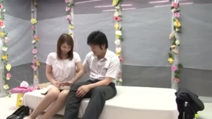 Великолепная японская распутница в настоящем домашнем порно-видео.