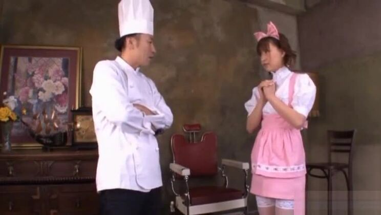 Потрясающую восточную девушку жестко трахнули.