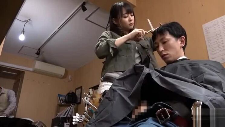 Пикантную японскую шлюху очень сильно оттрахали в общественном месте.