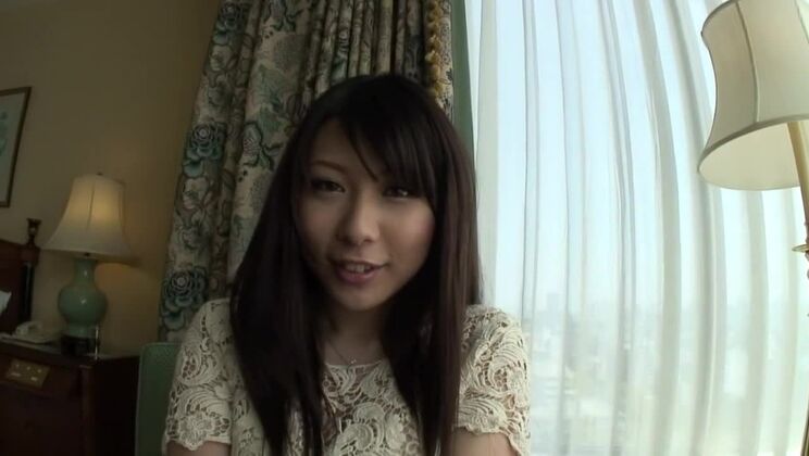 Красивая пышногрудая восточная проститутка в настоящем любительском порно-видео.