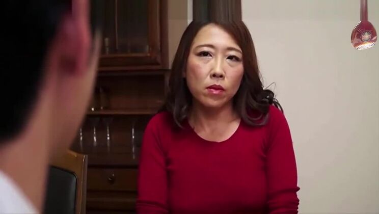 Очаровательная азиатская проститутка в пикантном фетиш-видео XXX