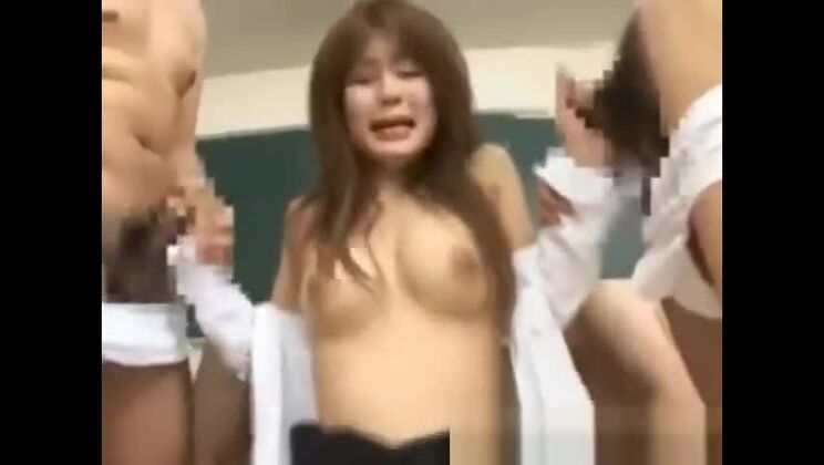 Потрясающая восточная красотка Мегу Аясэ в восхитительном межрасовом порно-видео