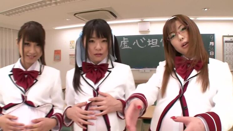 Волосатое секс-видео с участием Рио Хамасаки и Хитоми Китагавы.