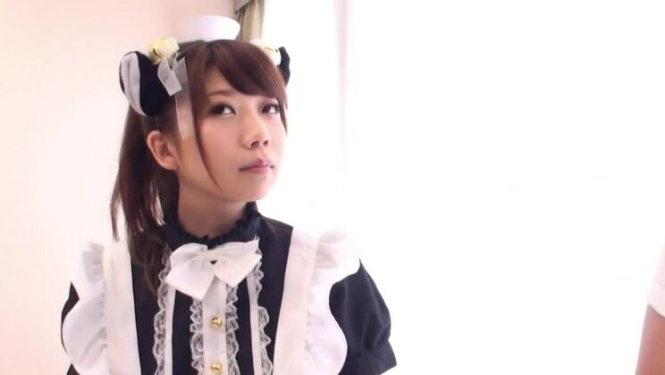 Потрясающая японка Нацу Аои воплощает в жизнь свои фетишистские мечты.