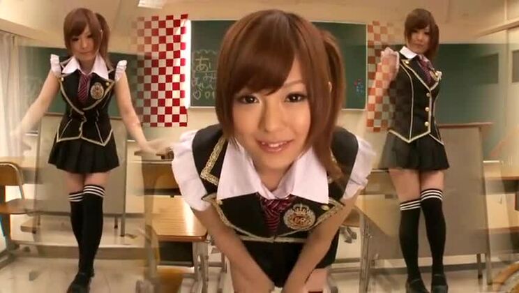 Восхитительная азиатка Мику Айри демонстрирует пикантное фетиш-представление.