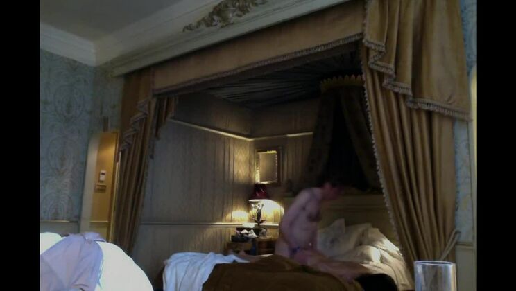 Милая японская проститутка с пышной грудью в частном любительском XXX-видео.