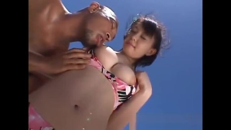 Невероятная азиатка Ай Такеучи вне дома