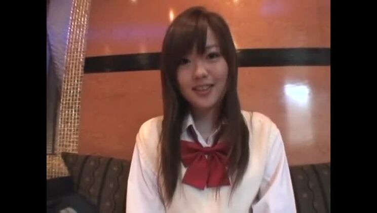 Дразнящая японская девушка Мию Хосино