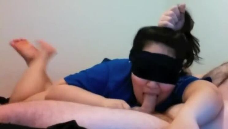 Соблазнительная пухленькая азиатская шлюха в грубом глубоком минете