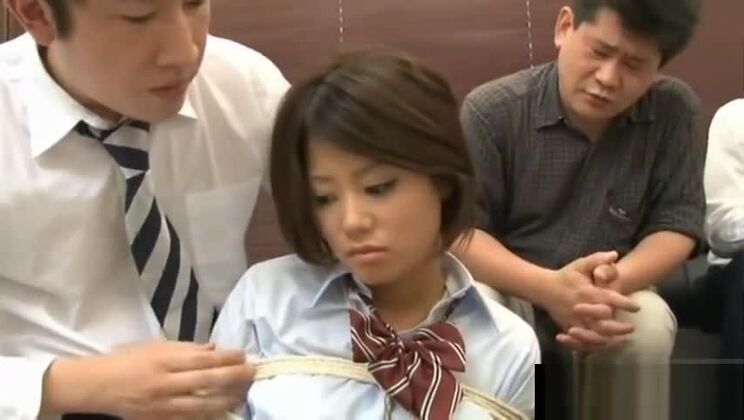 Дразнящая японская девушка