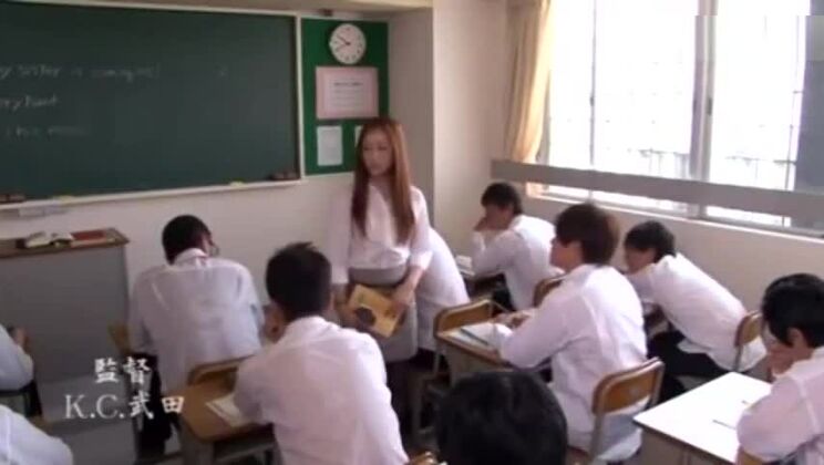 Восхитительная восточная пирожная с пышной грудью