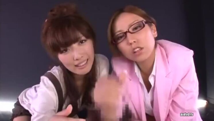 Привлекательная азиатская девушка в красивом фетиш-порно видео