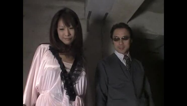 Божественно пышногрудая японская распутница в пикантном фетиш-видео XXX